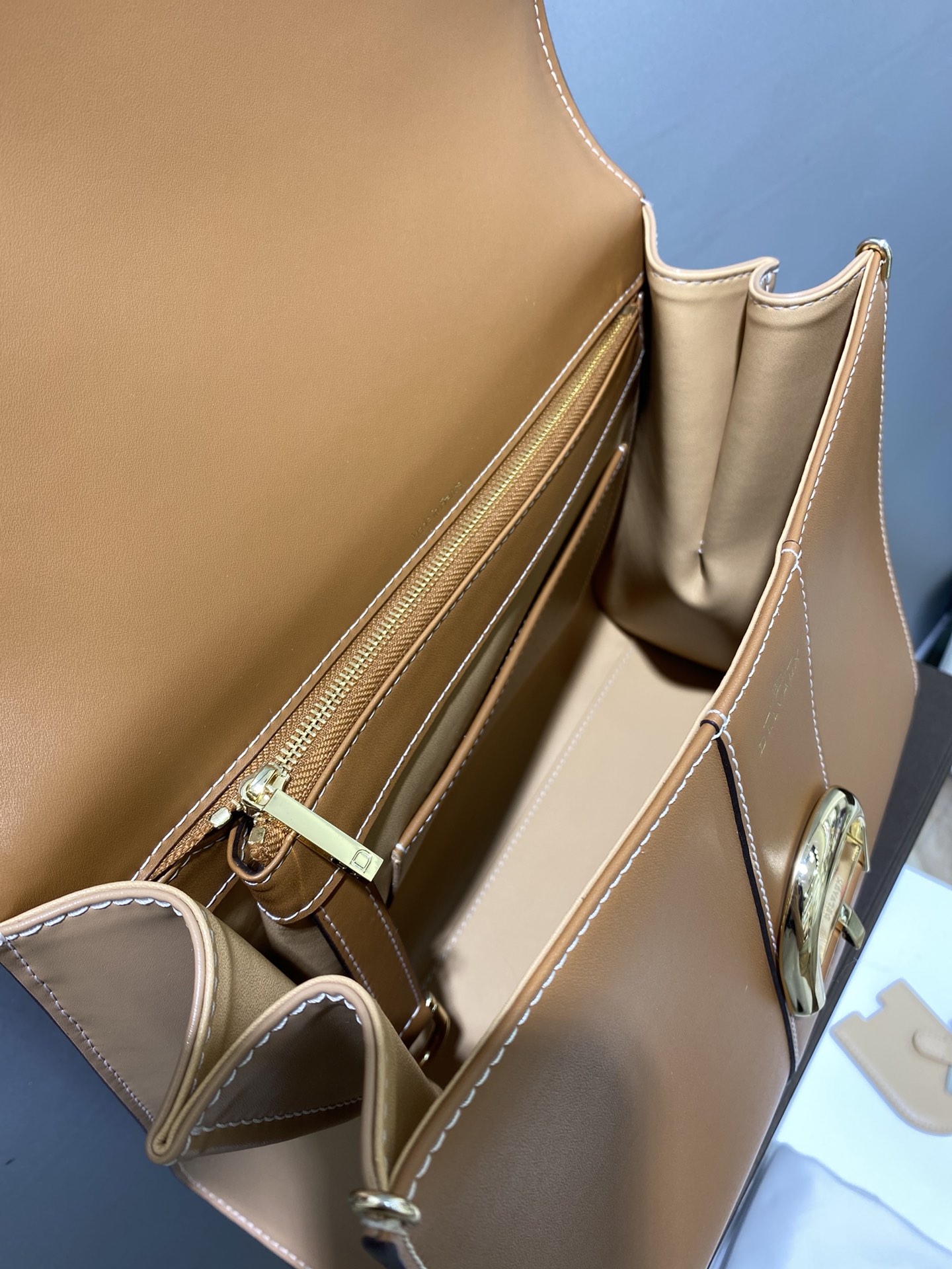 델보 브리앙 박스백 미듐